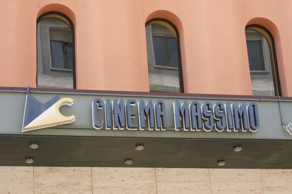Cinema Massimo - Foto dell'insegna all'ingresso 